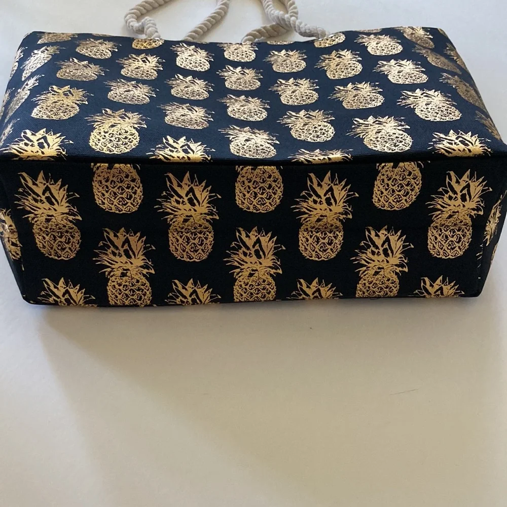 Jumbo Black & Gold Foil Pineapple Beach Tote - Picture 5 of 10